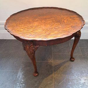Round veneered table