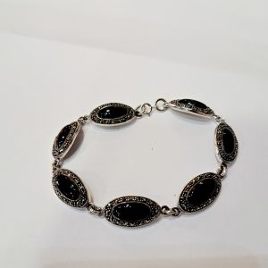 Oval link onyx bracelet