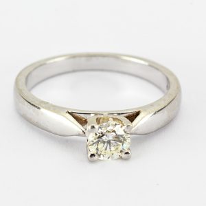 Platinum diamond ring