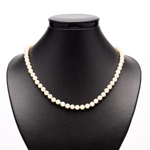 16 in cultured pearls
