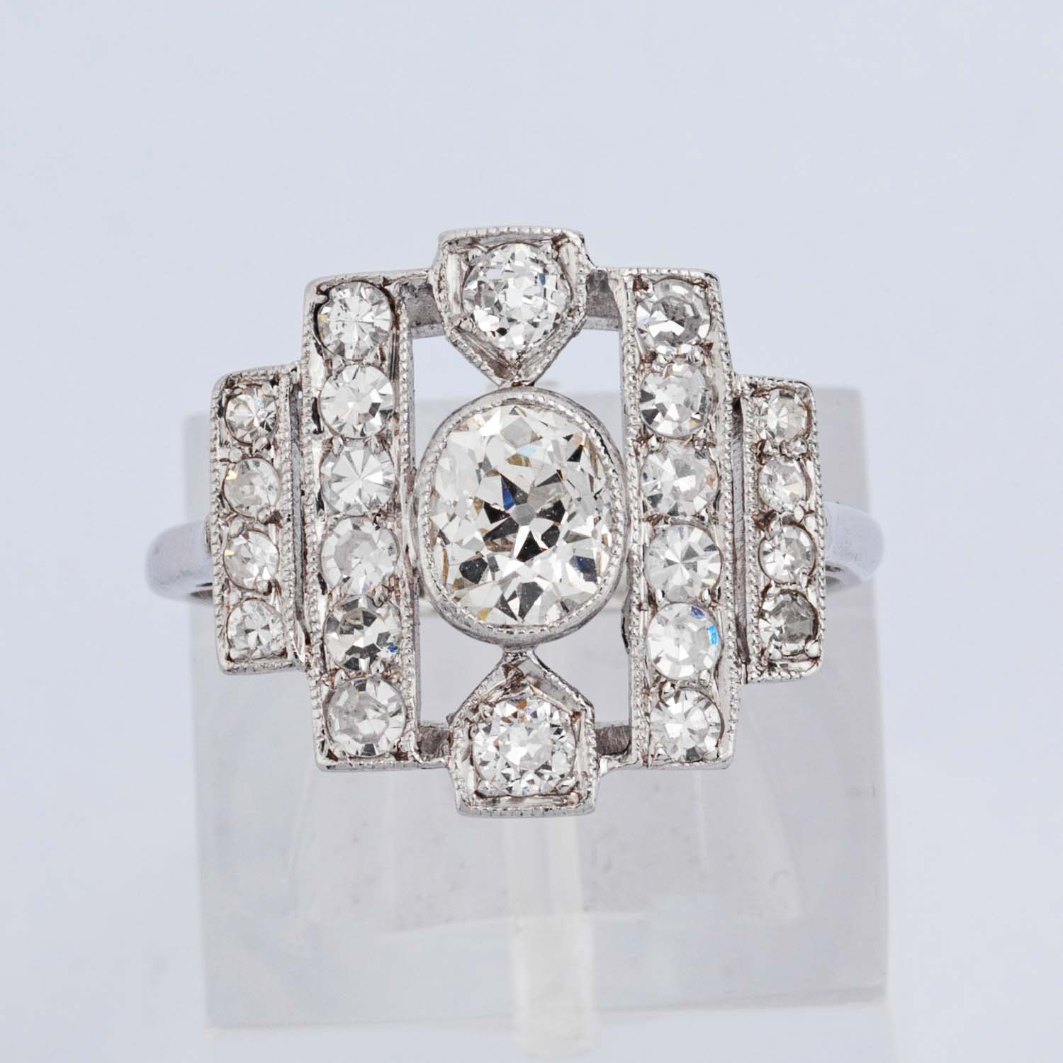 Art Deco Platinum Diamond Ring - Image 3