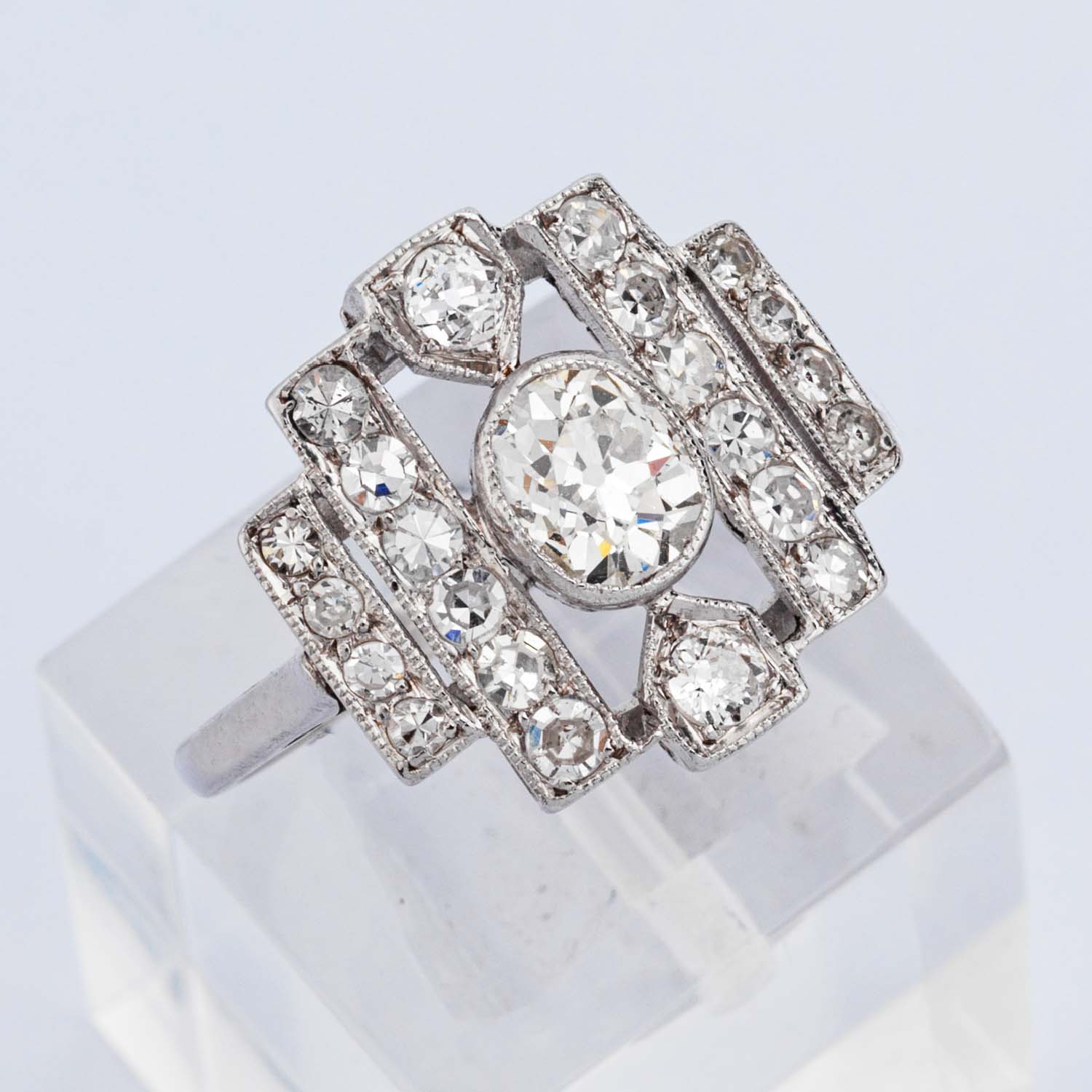 Art Deco Platinum Diamond Ring - Image 4