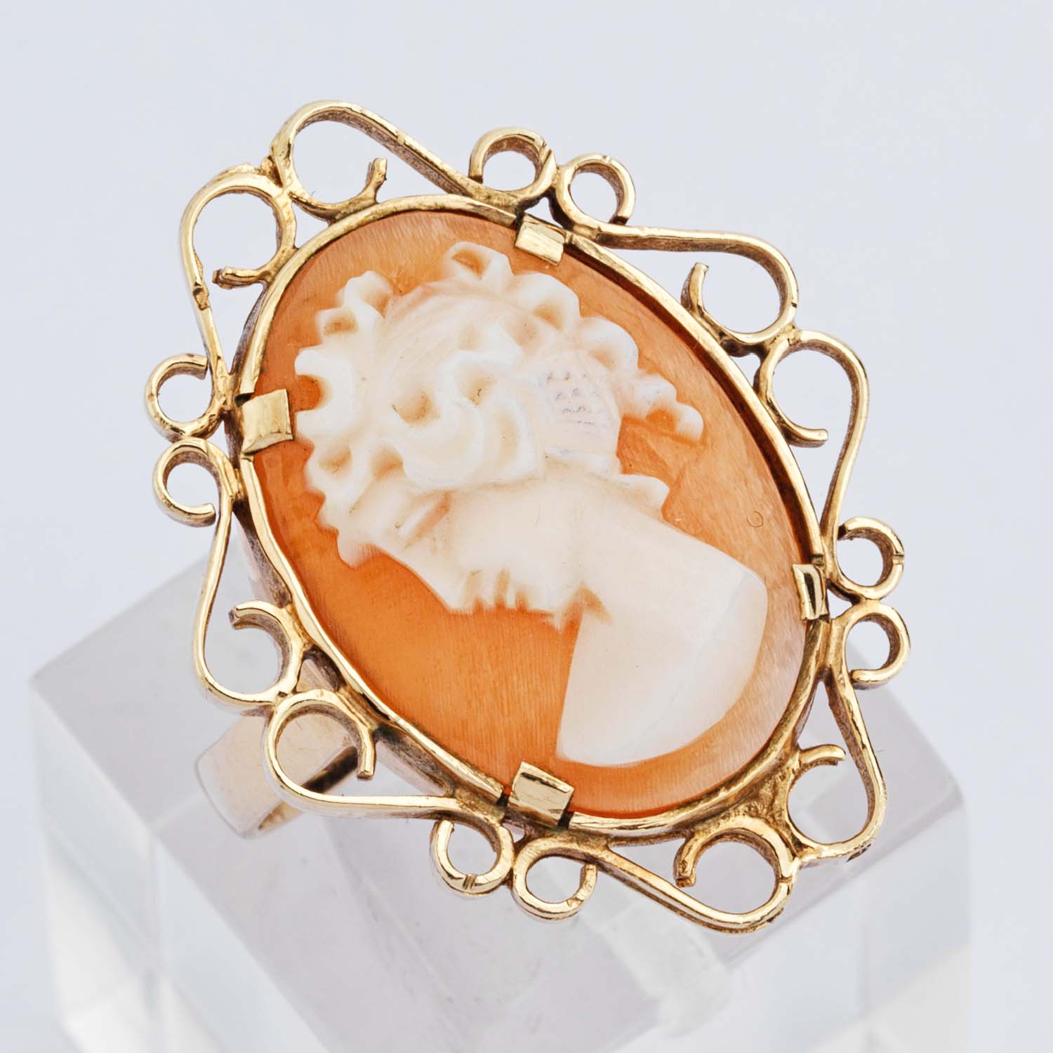 Gold Cameo Ring - Image 4