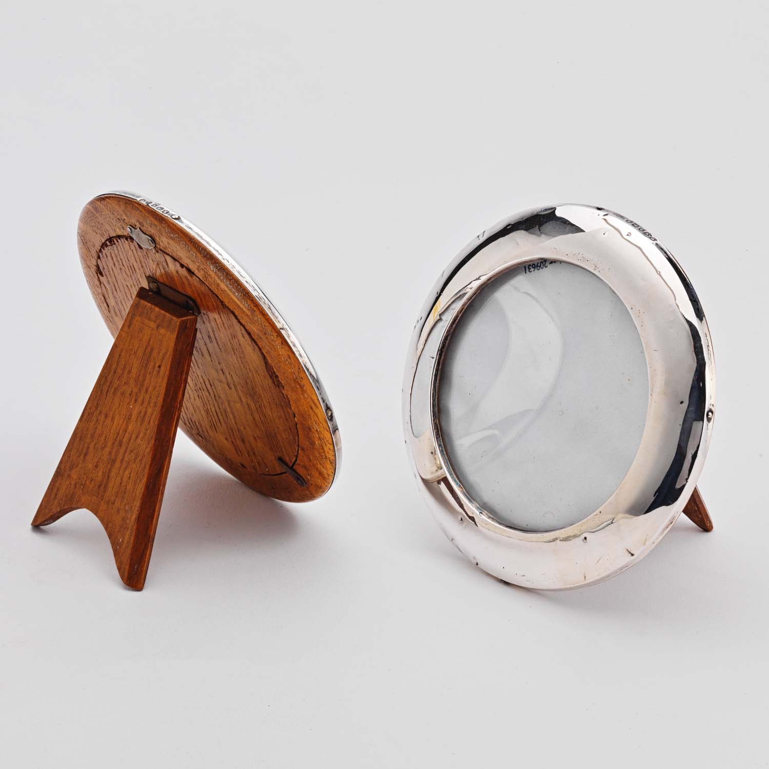 Pair of Antique Round Silver Frames - Image 2
