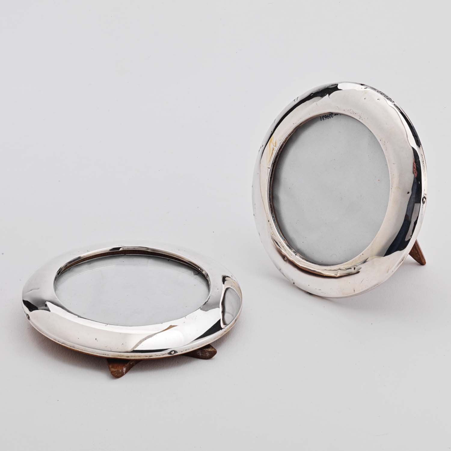 Pair of Antique Round Silver Frames - Image 3