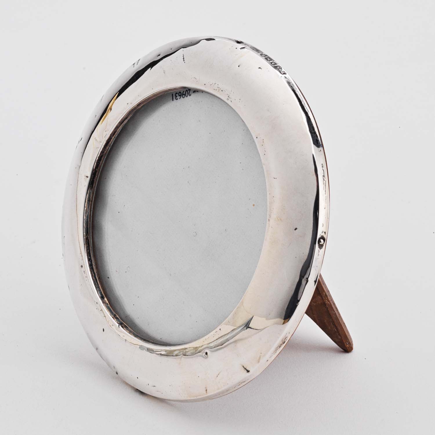 Pair of Antique Round Silver Frames - Image 4