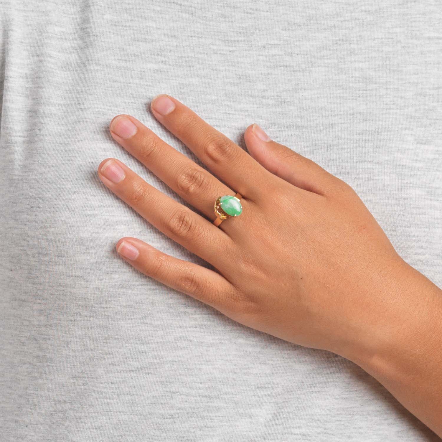 Oval Jade & 14 Carat Gold Ring - Image 2