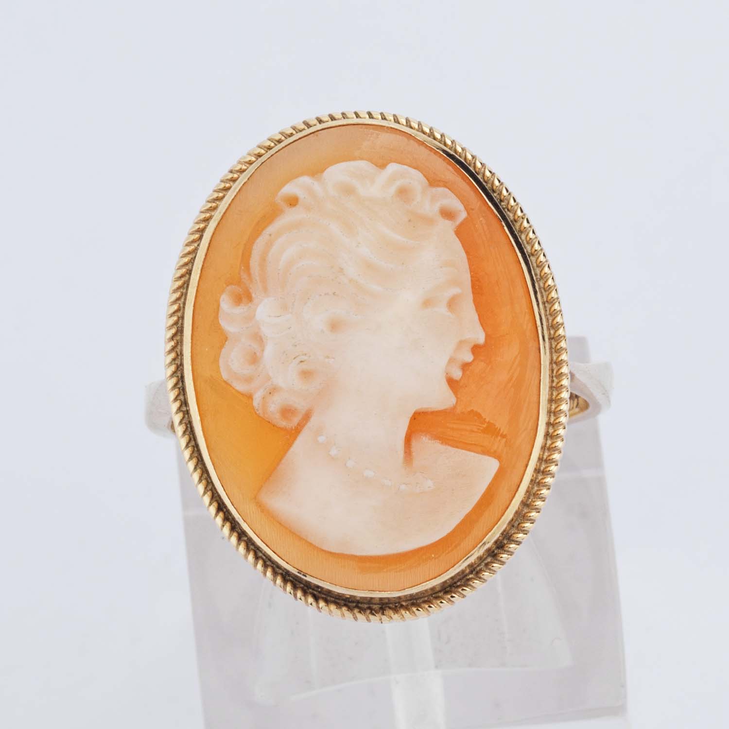 Gold Cameo Ring - Image 3