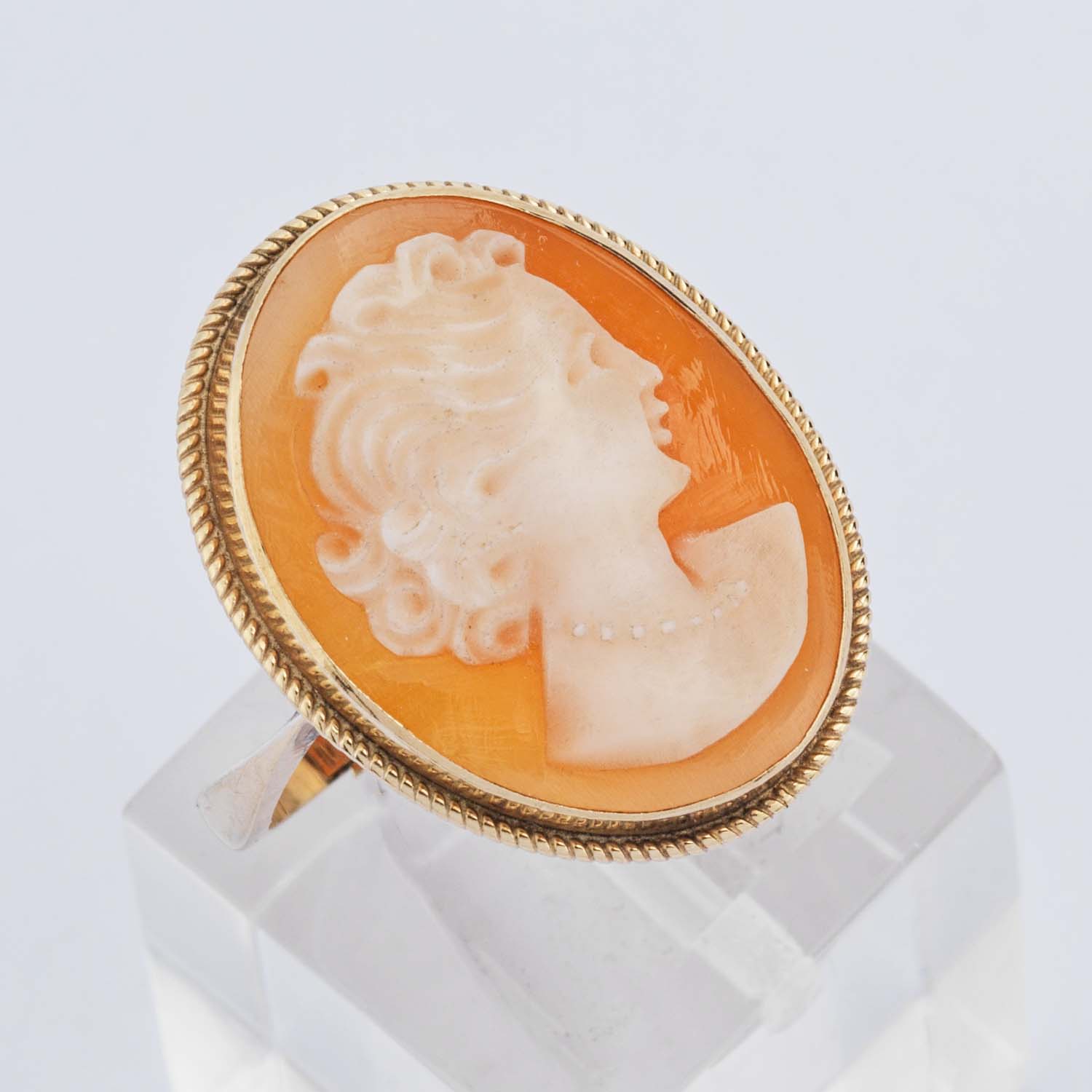 Gold Cameo Ring - Image 4