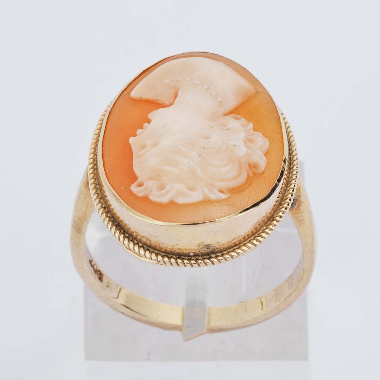 Gold Cameo Ring - Image 5