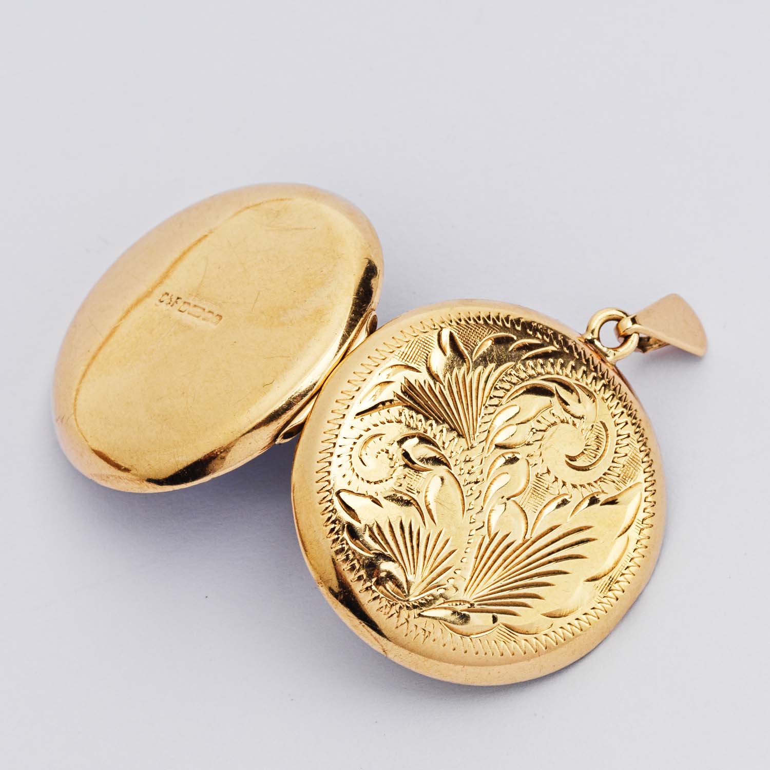 Vintage Round Gold Locket - Image 2