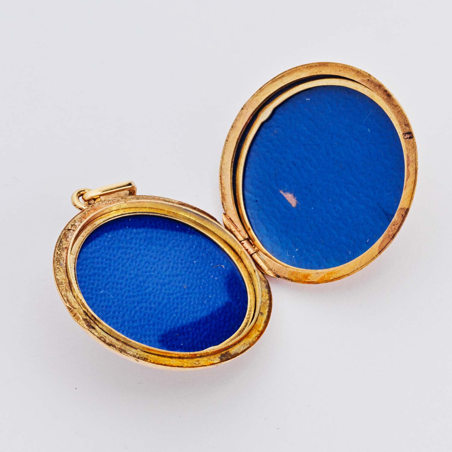Vintage Round Gold Locket - Image 3